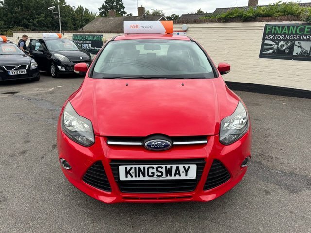 Ford Focus 2012 1.6 Zetec Hatchback Euro 5 Red #2
