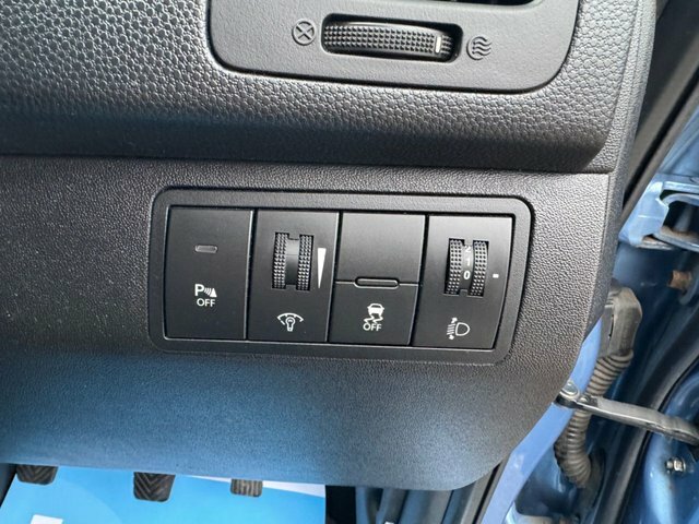Hyundai Ix20 Hyundai Ix20 1.4 Style Hatchback Blue #27
