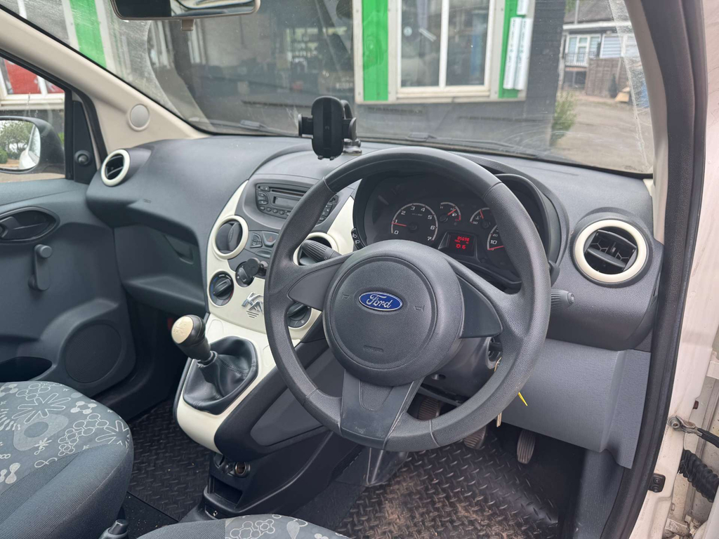 Ford KA 1.2 Studio Start Stop Red #8