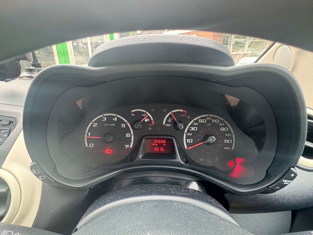 Ford KA 1.2 Studio Start Stop Red #12