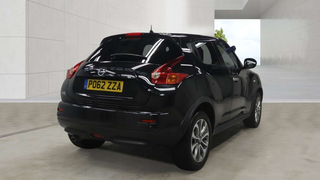Nissan Juke Suv White #4