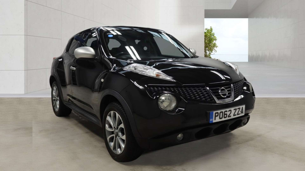 Nissan Juke Suv White #1