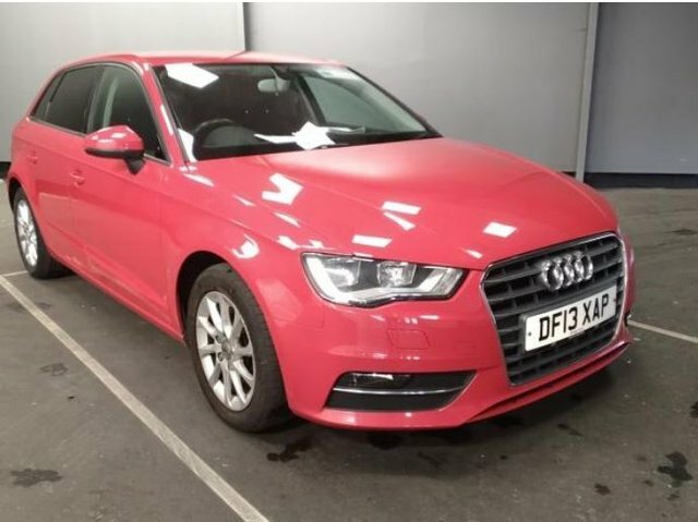Audi A3 1.6 Tdi Se Sportback S Tronic Euro 5 S Red