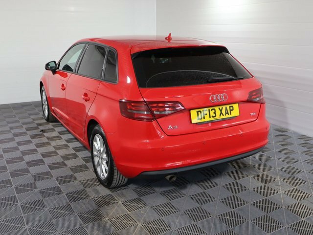 Audi A3 1.6 Tdi Se Sportback S Tronic Euro 5 S Red #3