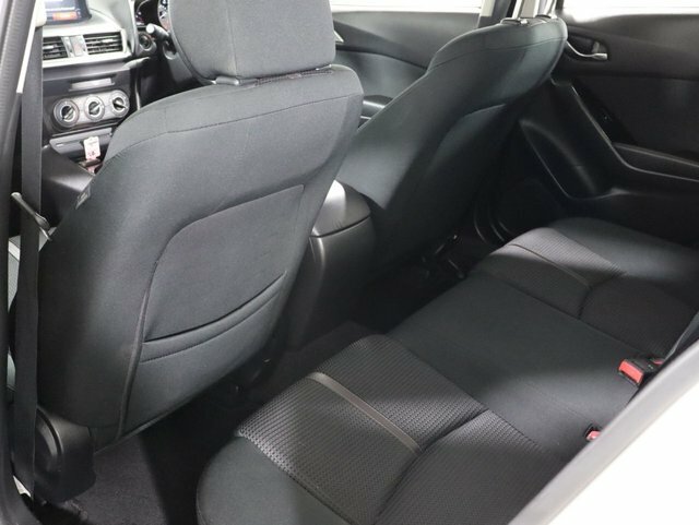 Mazda 3 2.0 Skyactiv-g Se Nav Hatchback HV18KGE White #4