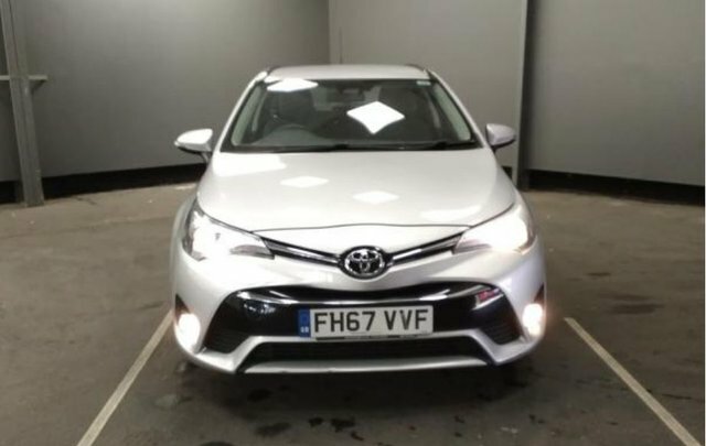 Toyota Avensis 1.6 D-4d Business Edition Touring Sports Diese Silver #2