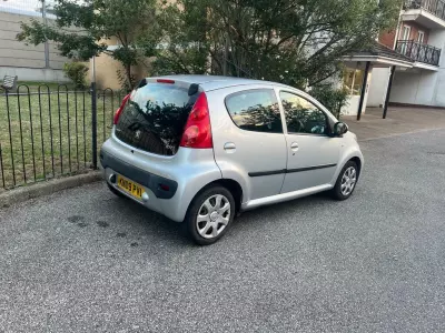 Peugeot 107 1L Urban Red #3