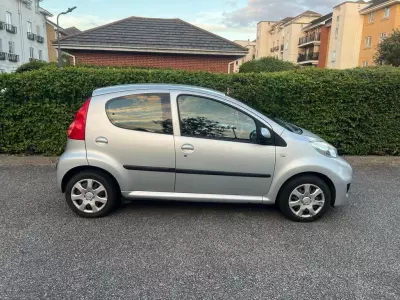 Peugeot 107 1L Urban Red #46