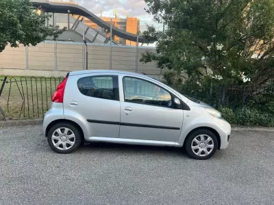 Peugeot 107 1L Urban Red #5