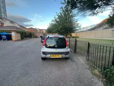 Peugeot 107 1L Urban Red #10