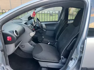 Peugeot 107 1L Urban Red #12