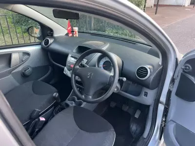 Peugeot 107 1L Urban Red #13