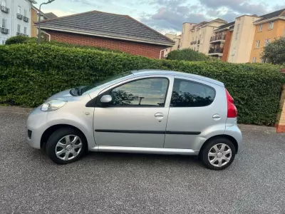 Peugeot 107 1L Urban Red #57