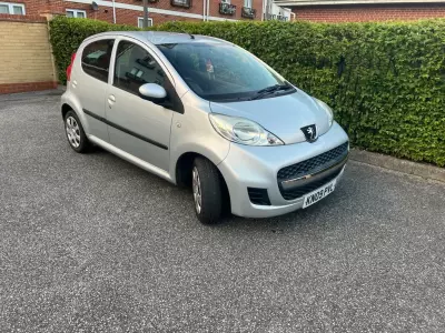 Peugeot 107 1L Urban Red #52