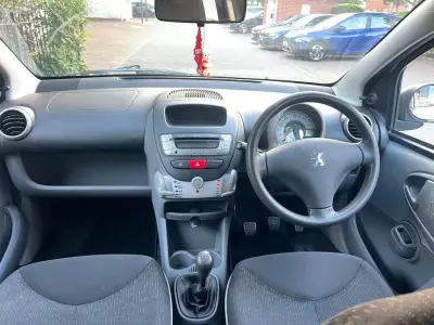 Peugeot 107 1L Urban Red #30
