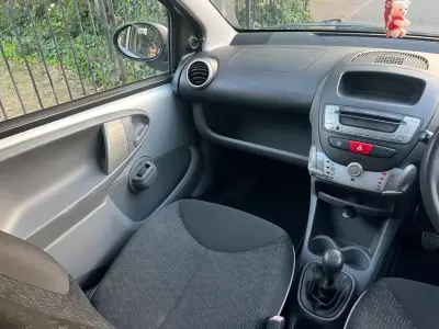 Peugeot 107 1L Urban Red #29