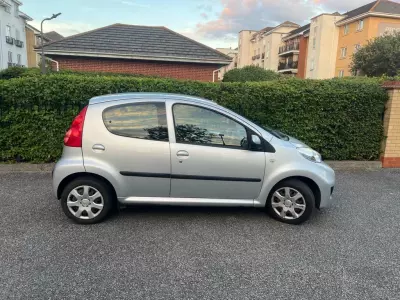 Peugeot 107 1L Urban Red #56