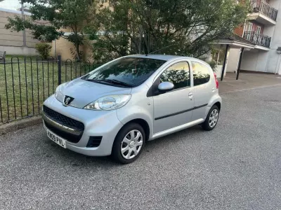 Peugeot 107 1L Urban Red #2
