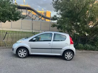 Peugeot 107 1L Urban Red #6