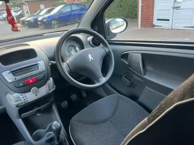 Peugeot 107 1L Urban Red #28