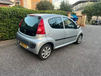Peugeot 107 1L Urban Red #44