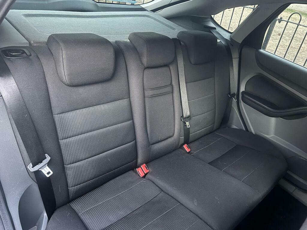 Ford Focus 1.8 Tdci Zetec Climate Hatchback Silver #18