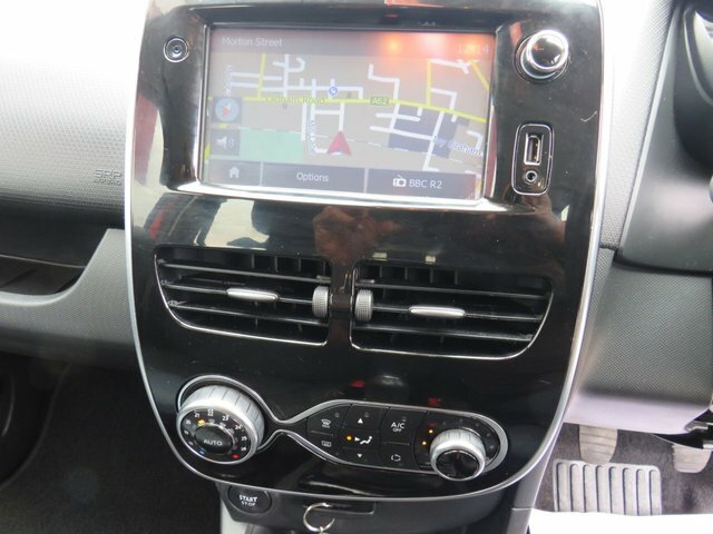 Renault Clio Hatchback 1.2 16V Dynamique Nav Euro 6 20151 White #15