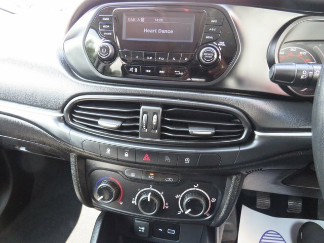 Fiat Tipo 1.4 T-jet 120 Easy Plus - 2019 19 White #13