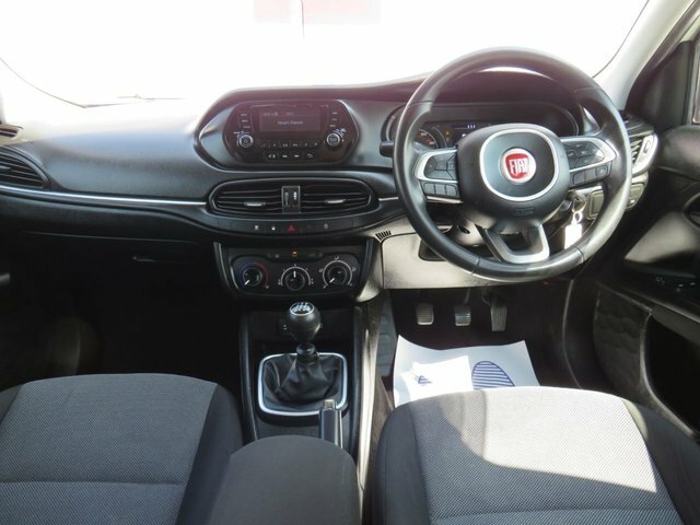 Fiat Tipo 2019 1.4 Mpi Easy Hatchback Euro White #2