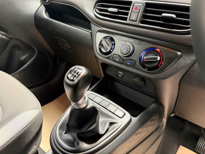 Hyundai I10 Hatchback White #34