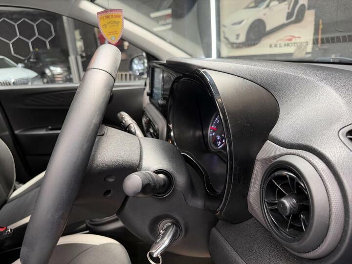 Hyundai I10 Hatchback White #17