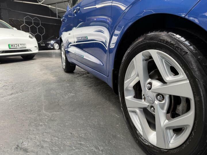 Hyundai I10 Hatchback White #13