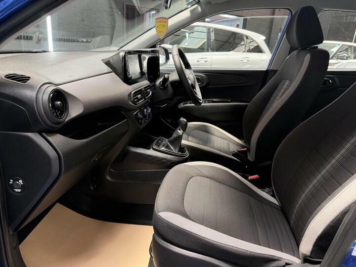 Hyundai I10 Hatchback White #27