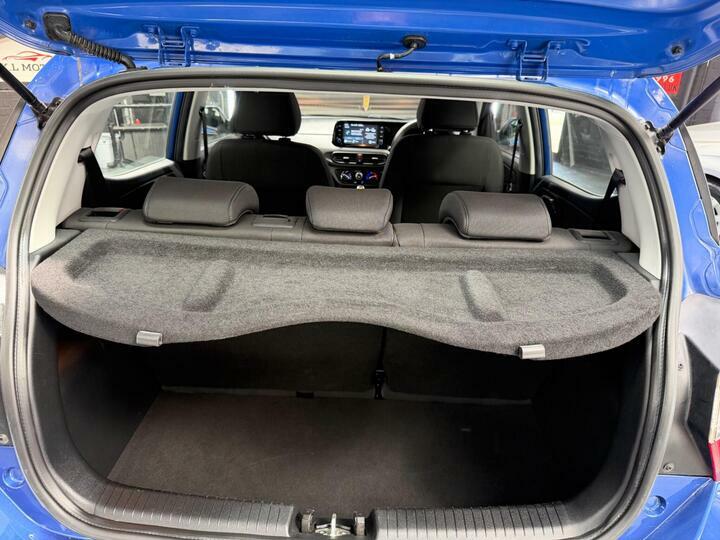 Hyundai I10 Hatchback White #21