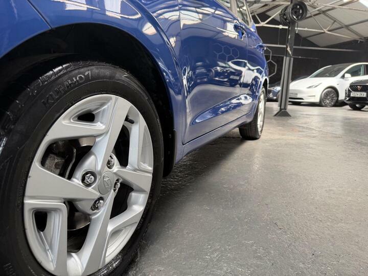 Hyundai I10 Hatchback White #12
