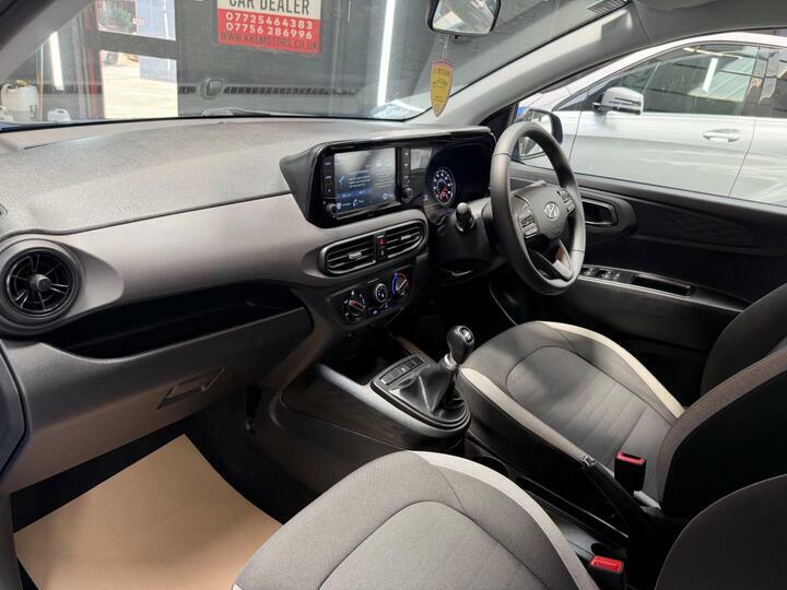 Hyundai I10 Hatchback White #26