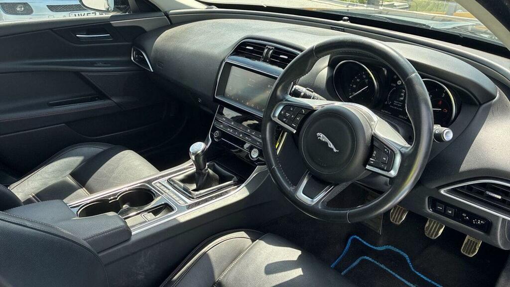 Jaguar XE 2.0D Prestige Euro 6 Ss Black #6