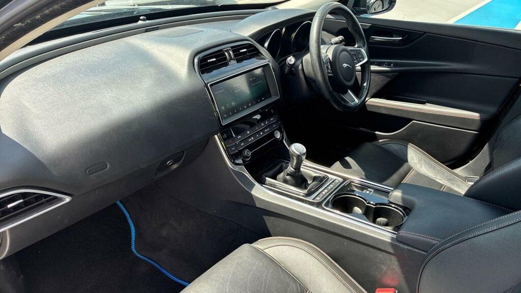 Jaguar XE 2.0D Prestige Euro 6 Ss Black #5