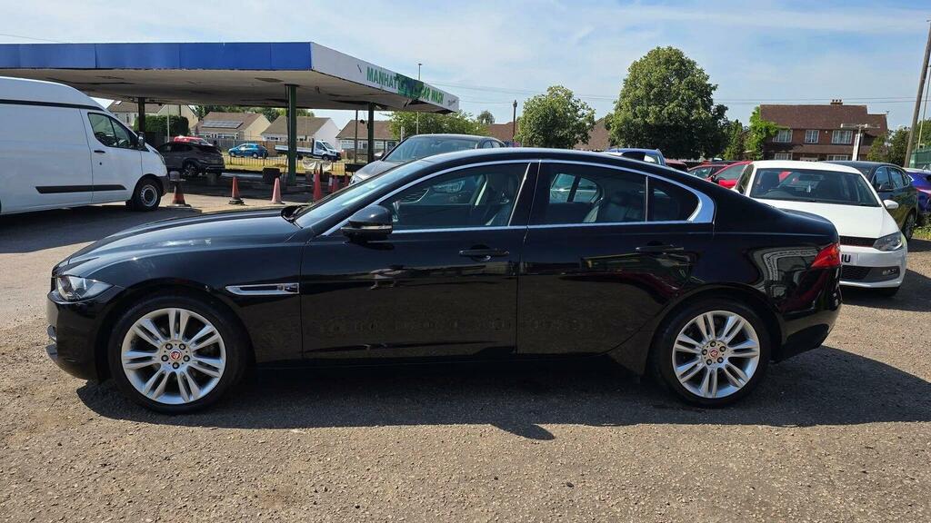 Jaguar XE Saloon 2.0D Prestige Euro 6 Ss 201968 Black #4