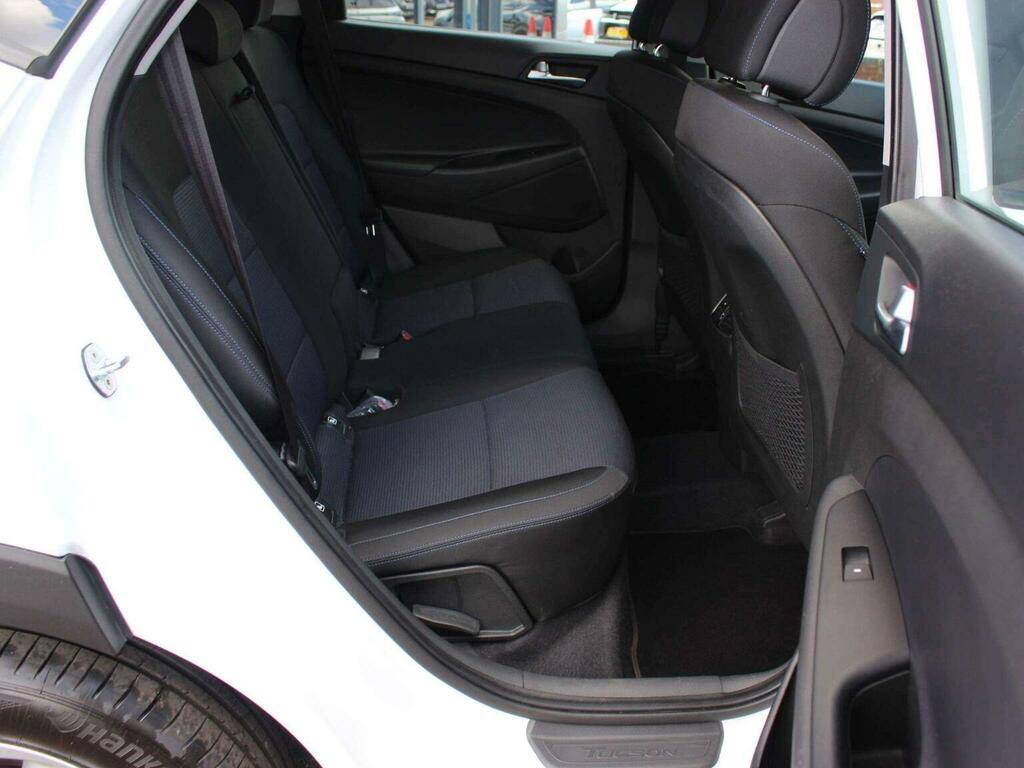 Hyundai Tucson 1.7 Crdi Blue Drive Se Nav Euro 6 Ss White #5