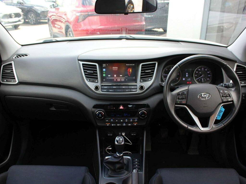 Hyundai Tucson 1.7 Crdi Blue Drive Se Nav Euro 6 Ss White #3