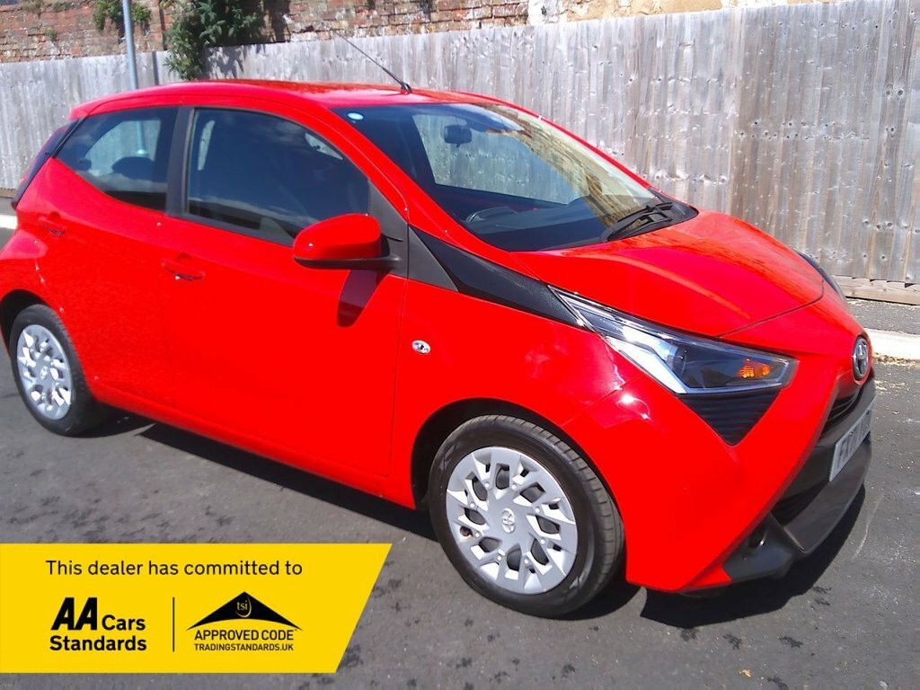 Toyota Aygo 1L X-play Red