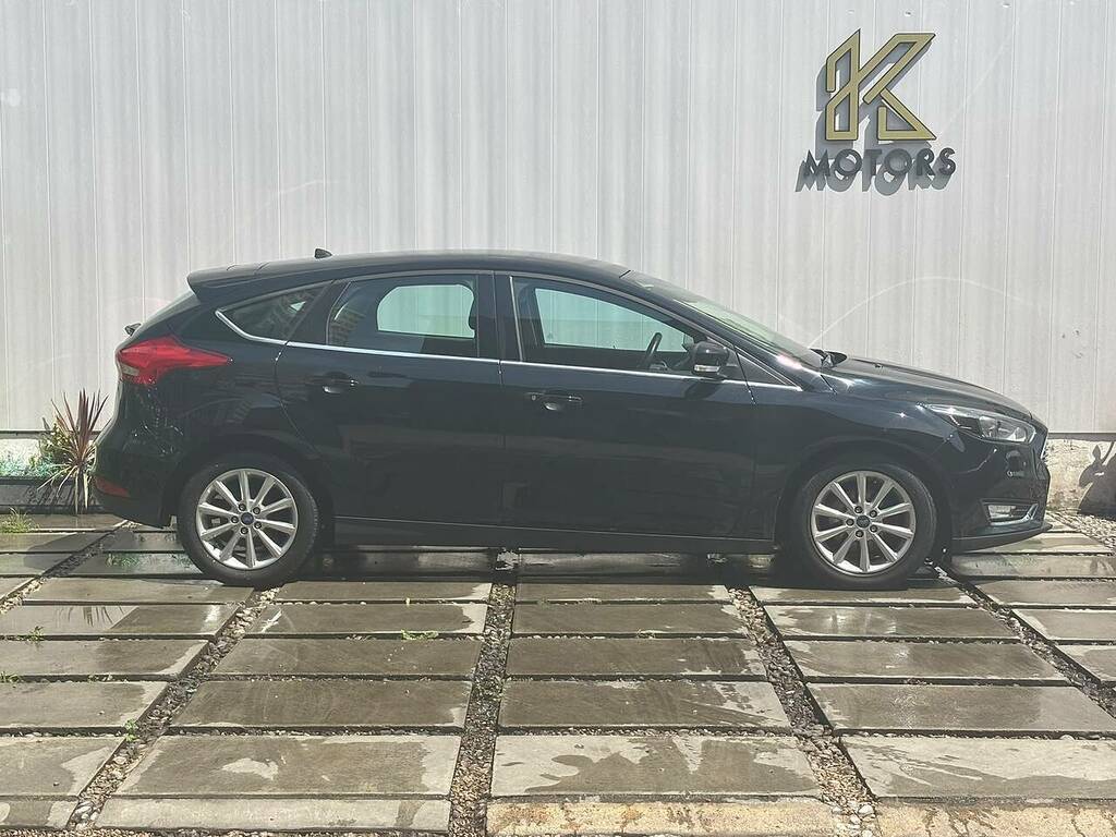 Ford Focus 1.0T Ecoboost Titanium Hatchback Black #3