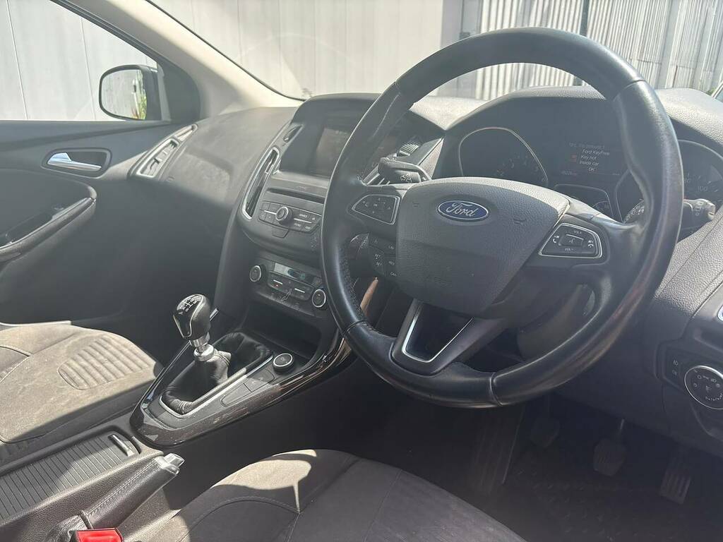Ford Focus 1.0T Ecoboost Titanium Hatchback Black #5