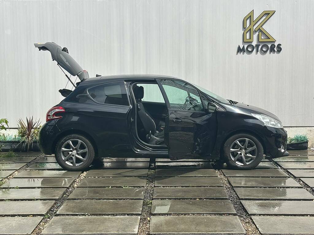 Peugeot 208 1.2 Vti Puretech Style Hatchback Black #4