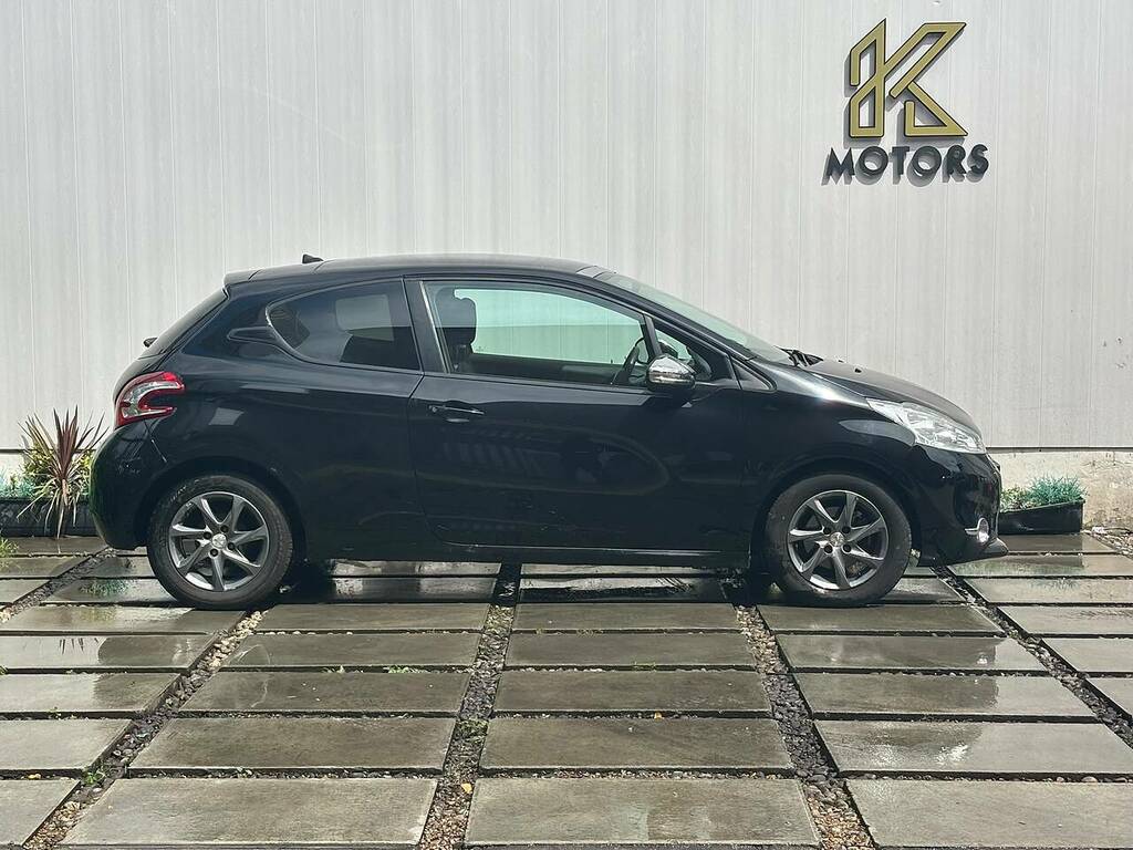 Peugeot 208 1.2 Vti Puretech Style Hatchback Black #3