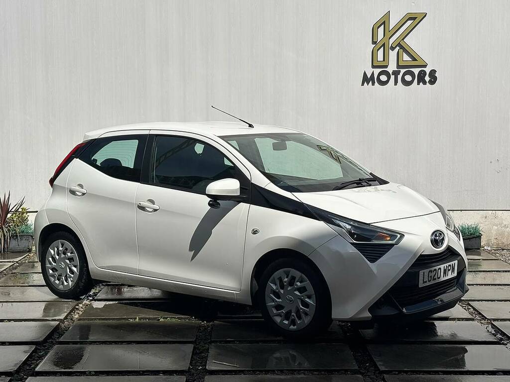 Toyota Aygo 1.0 Vvt-i X-play Hatchback X-shift Euro White