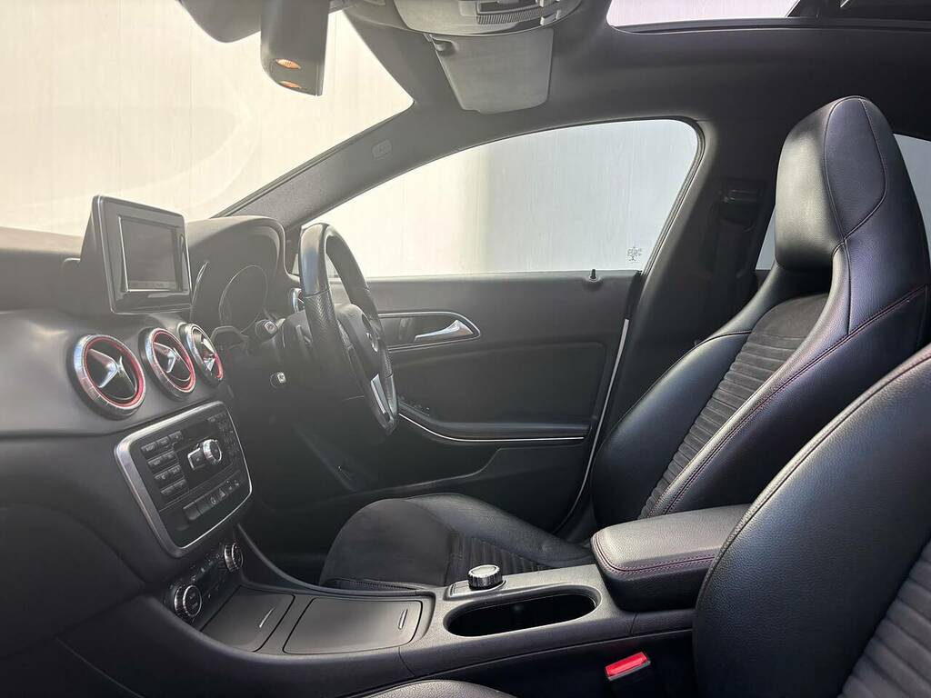 Mercedes-Benz CLA Class 2.1 Cla220 Cdi Purple #25