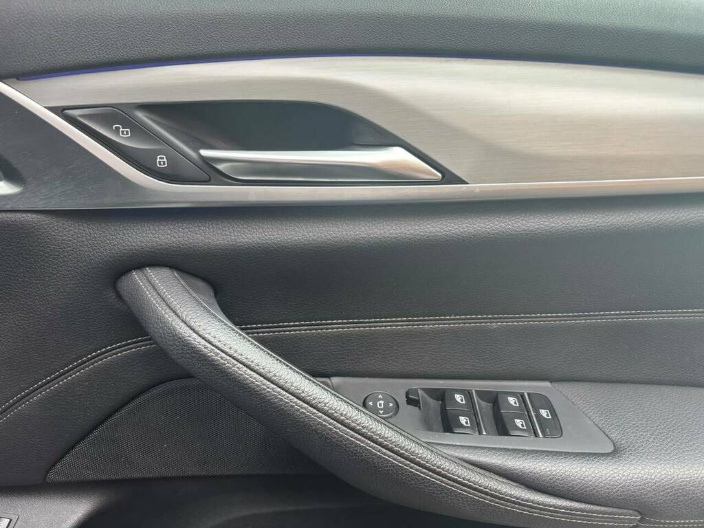 BMW 5 Series M Sport Blue #16