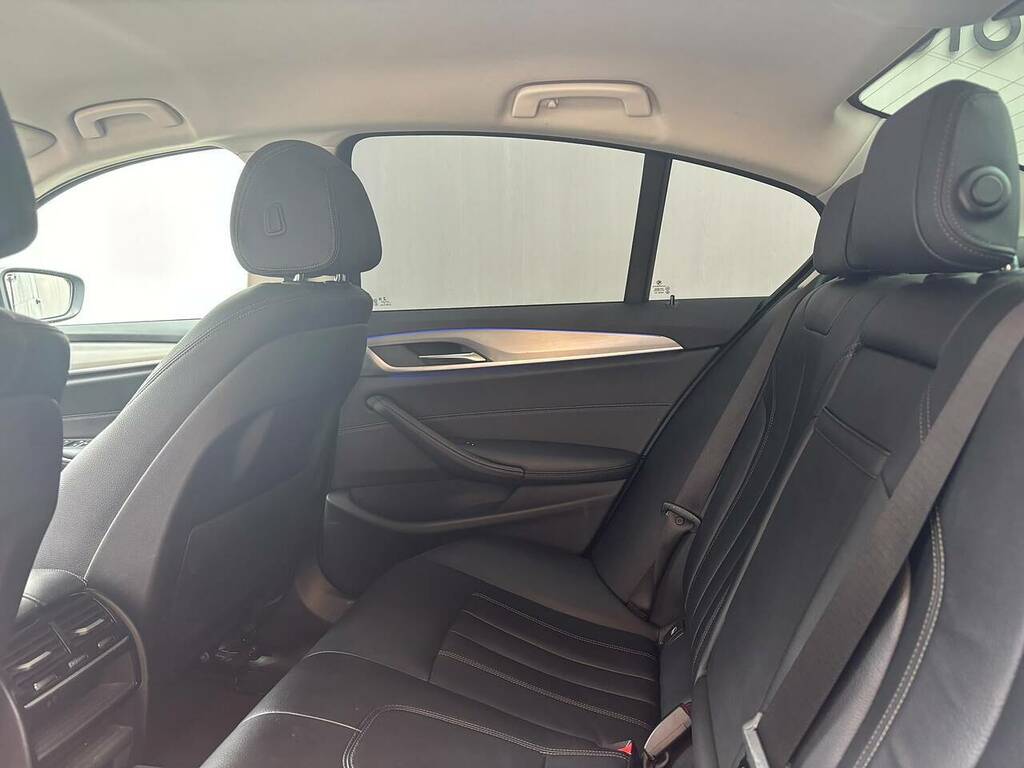 BMW 5 Series M Sport Blue #33